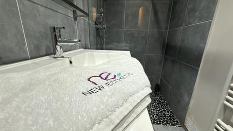 Appartement 5 personne avec accès piscine jacuzzi disponibilité saisonnière NEW PROPERTY MANAGEMENT ! Apartment in Wallonia, Belgium