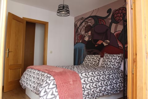 Photo of the whole room, Bedroom