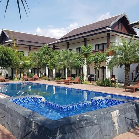 Property building, Day, Garden view, Pool view, Swimming pool, sunbed