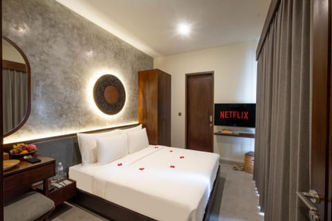 Bed, TV and multimedia, Bedroom