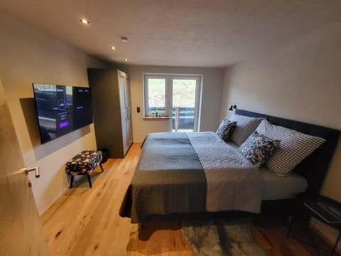 Bed, TV and multimedia, Bedroom