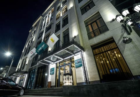 Facade/entrance