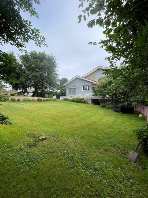 Property building, Day, Natural landscape, Garden, Garden view