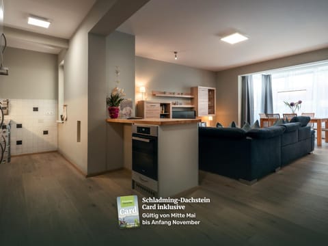 Kitchen or kitchenette, Seating area