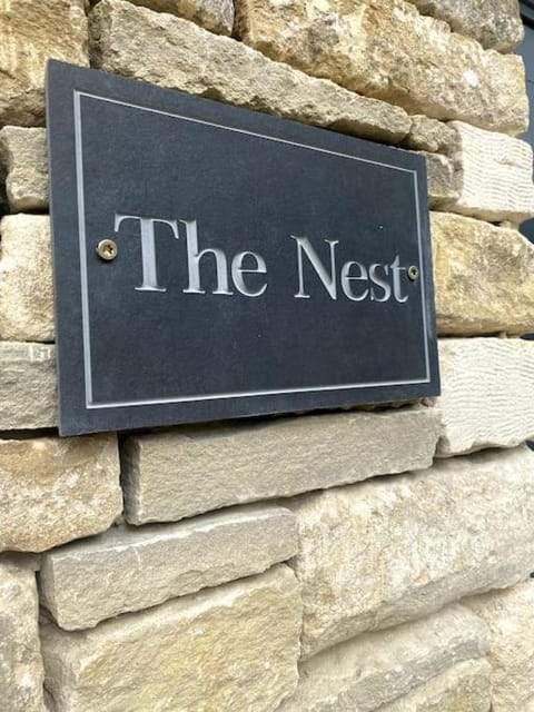 Stylish one bedroom Cotswold Coach House Tetbury Apartment in Tetbury