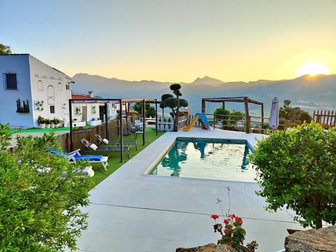 Property building, Day, Natural landscape, Mountain view, Pool view, Swimming pool, Sunset, sunbed