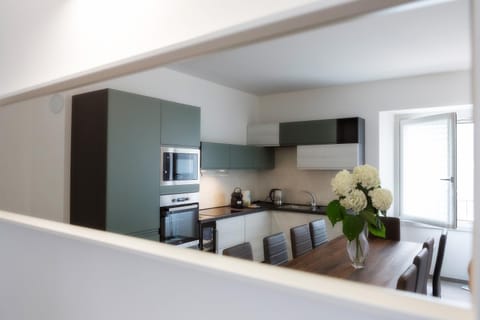 Dining area, kitchen