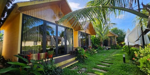 Property building, Spring, Day, Garden, Garden view