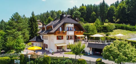 Patio, Natural landscape, BBQ facilities, Garden, Balcony/Terrace, Garden view, Lake view, Mountain view