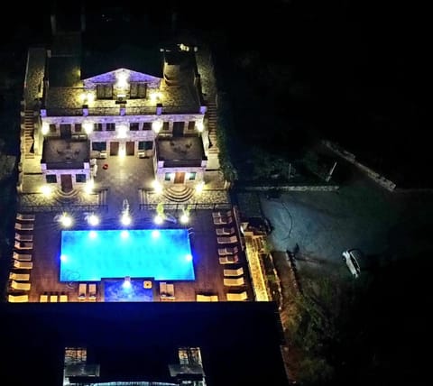 Property building, Bird's eye view, Swimming pool