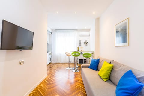 Communal lounge/ TV room, TV and multimedia, Living room, Evening entertainment