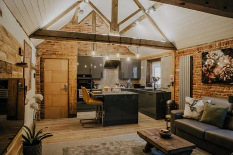 Kitchen or kitchenette, Living room, Seating area, Dining area, minibar, pet friendly, stove