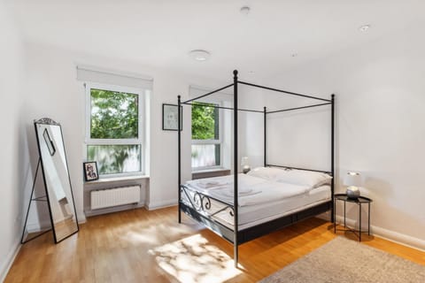 Bed, Bedroom, towels, wardrobe