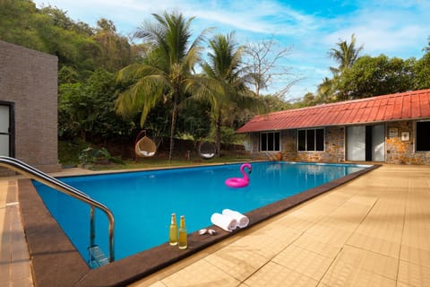 Day, Pool view, Swimming pool, sunbed