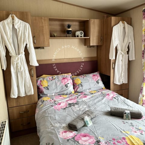 Bianca and marks 8 berth Caravan with Hot tub Campground/ 
RV Resort in Tattershall