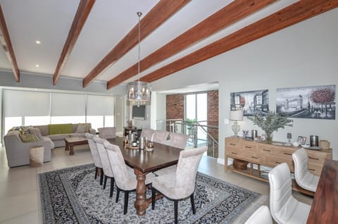 TV and multimedia, Living room, Seating area, Dining area