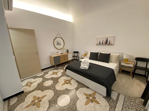 Bedroom, towels