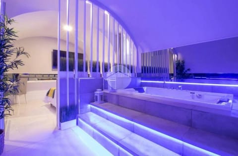 Hot Tub, Bath