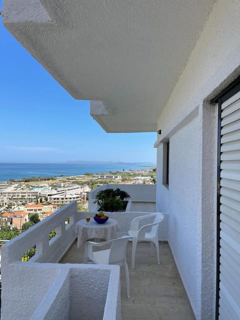 Patio, Day, Natural landscape, View (from property/room), Balcony/Terrace, Seating area, Dining area, Sea view