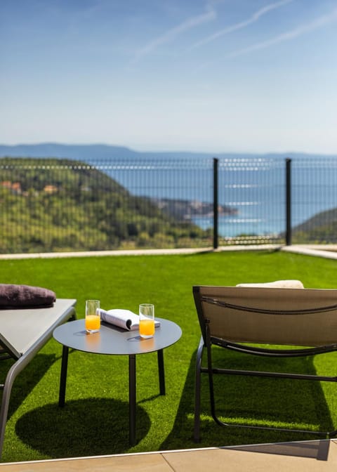 Sea view, sunbed