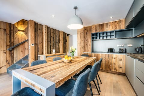 Seating area, kitchen