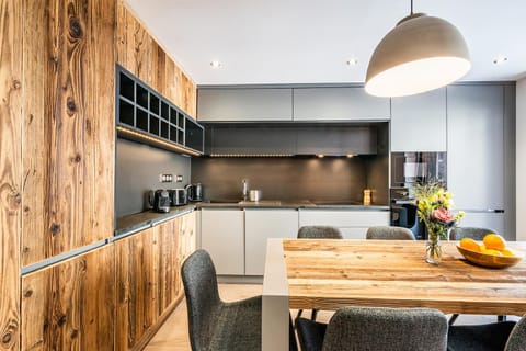 Seating area, Dining area, kitchen