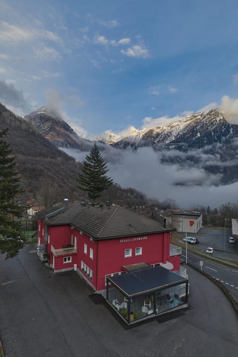 Property building, Neighbourhood, Natural landscape, Mountain view, Parking