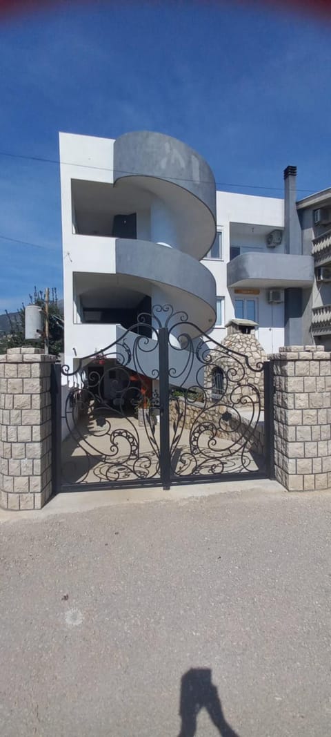 Property building, Day