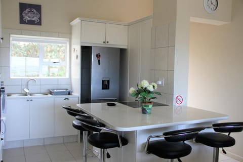 Dining area, kitchen
