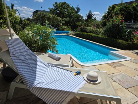 Garden, Swimming pool, sunbed
