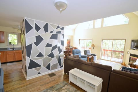 TV and multimedia, Kitchen or kitchenette, Living room, Seating area