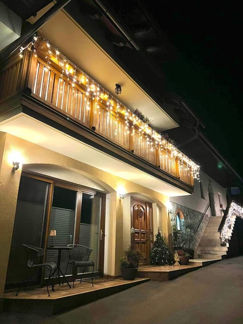 Ami's House Castle View Apartment in Bled