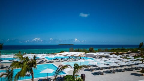 Pool view, Swimming pool, sunbed