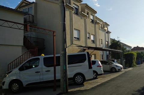 Property building, Facade/entrance, Parking