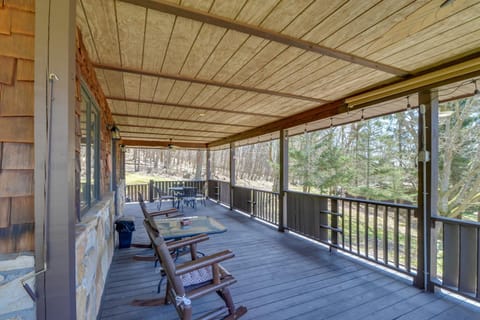 Lovely Terra Alta Cabin Less Than 1 Mi to Alpine Lake Cabin in Shenandoah Valley
