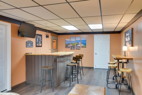 Lovely Terra Alta Cabin Less Than 1 Mi to Alpine Lake Cabin in Shenandoah Valley