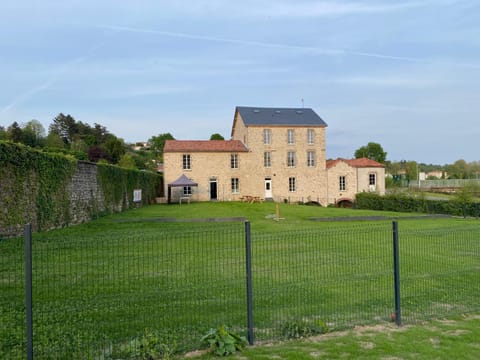 Property building, Garden, Garden, Balcony/Terrace