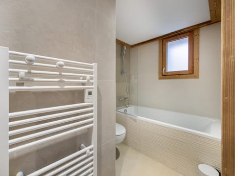 Appartement 8 pers. neuf proche pistes avec garage - FR-1-570-26 Apartment in Les Allues