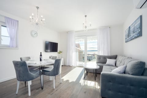 Living room, Seating area, Dining area
