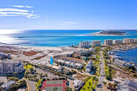 Beach Side Destin Retreat House in Destin