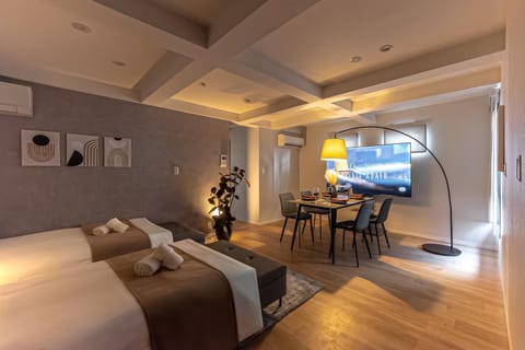 Bed, TV and multimedia, Living room, Diving, Bedroom