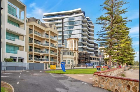 Property building, Neighbourhood