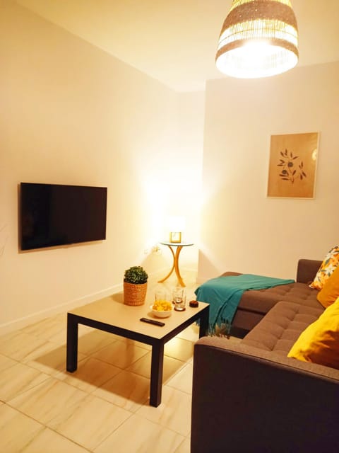 TV and multimedia, Living room, Seating area, locker