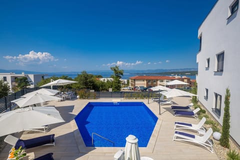 Pool view, Swimming pool