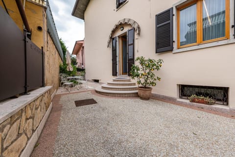 New casa Ilaria close to center Apartment in Torri del Benaco