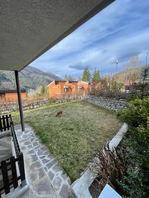 Property building, Natural landscape, Garden, Garden view, Mountain view