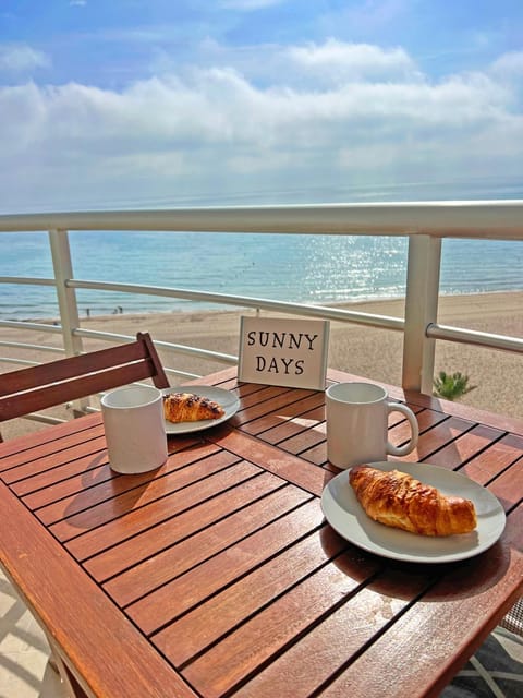 Day, Natural landscape, View (from property/room), Beach, Sea view, Breakfast