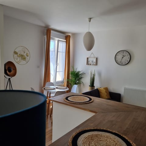 Living room, Dining area