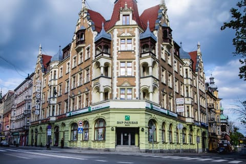 Property building, Facade/entrance, Day, Location