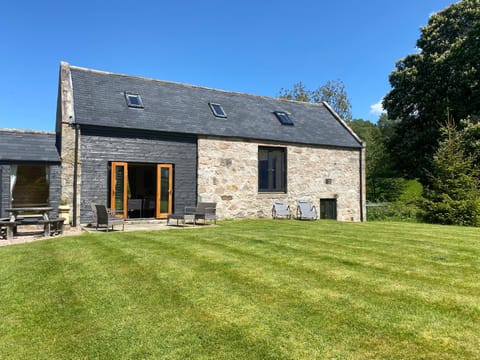 Property building, Spring, Day, Garden, Garden view, Landmark view